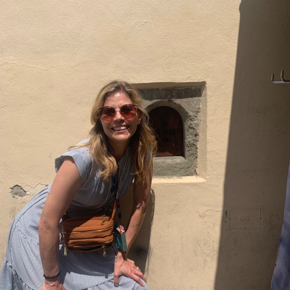 Meet your Posher, Sarah - Picture 2 of 2